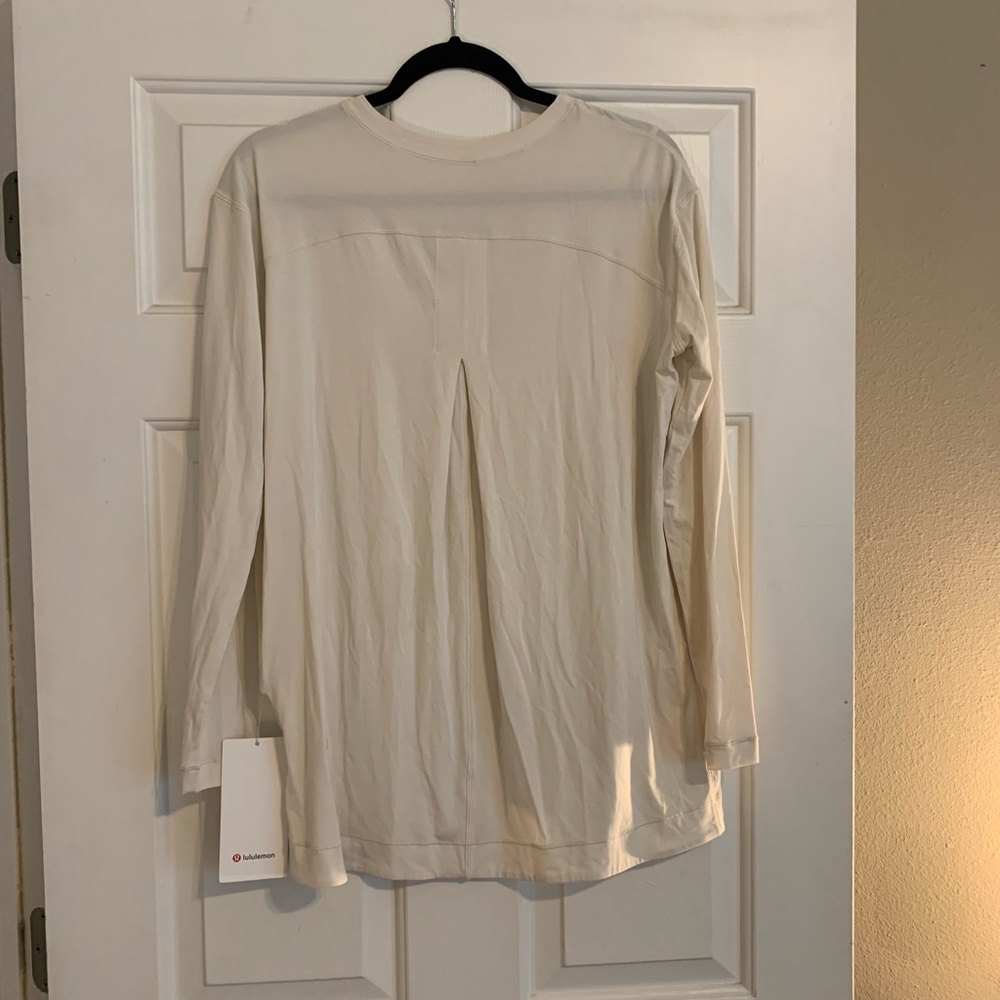 Lululemon Model Pleaded Back Long Sleeve